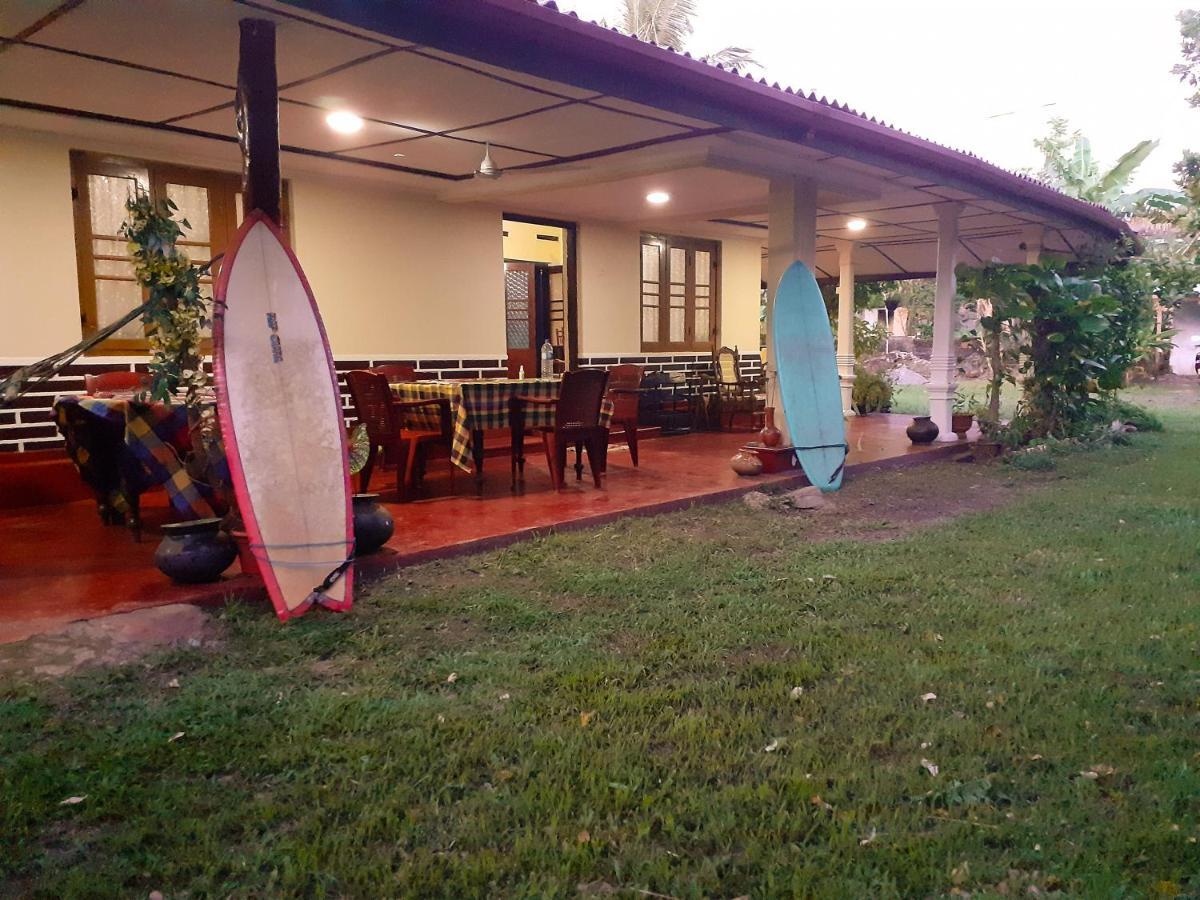 Dreams Garden Surf Lodge Oost-Oost-Midigama Buitenkant foto